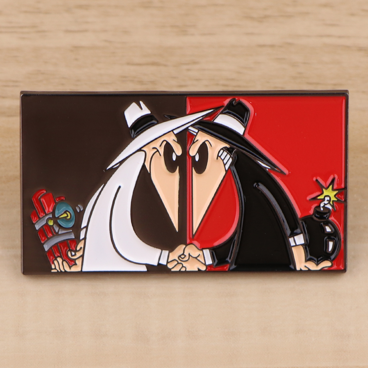 Game Spy-vs-Spy Badge on Backp - Gaming Console Zelda recensione e prezzo